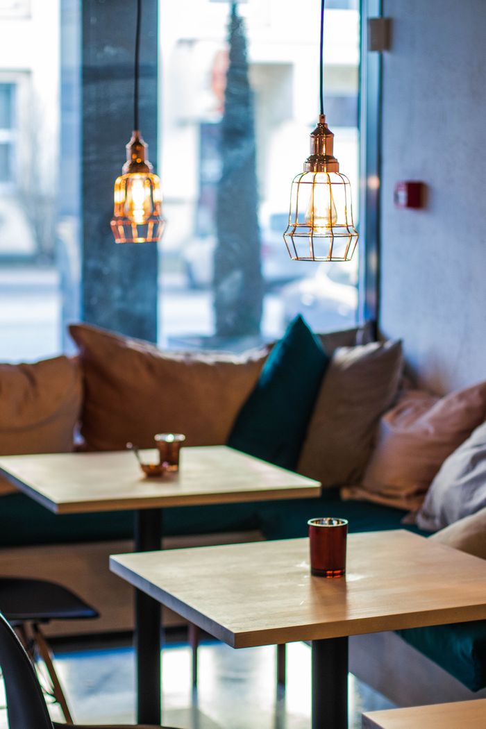 portfolio-03 Warm and inviting cafe interior featuring modern pendant lighting and comfortable seating.